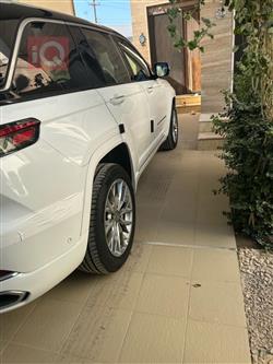 جیپ گراند شیرۆکی